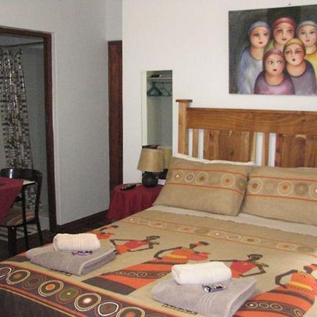 סטלנבוש Magnolia Place Guest Houses מראה חיצוני תמונה
