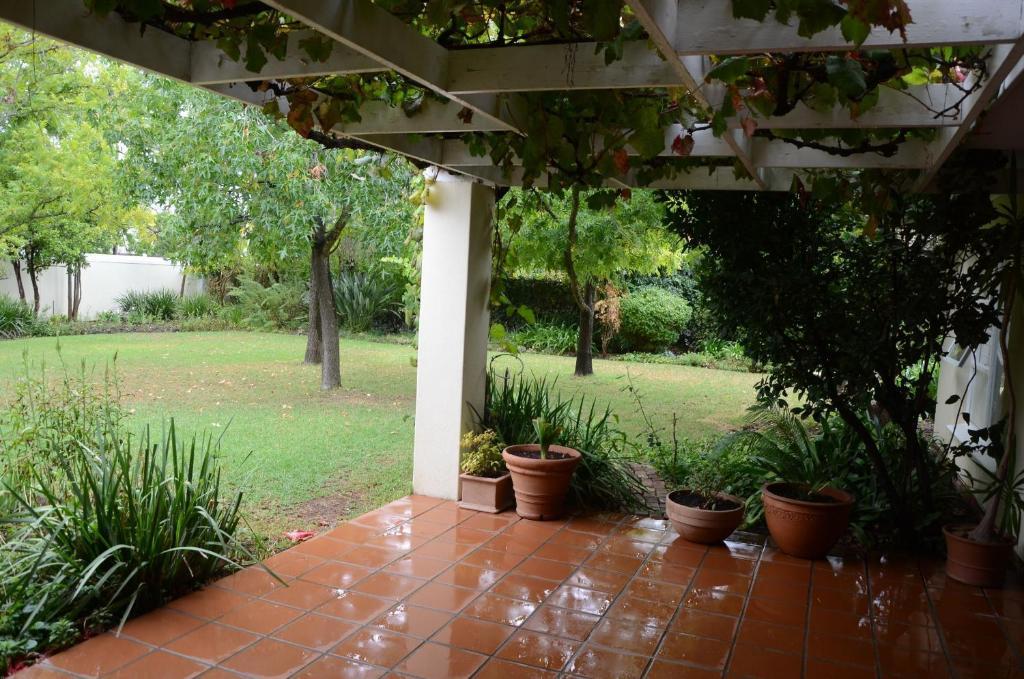 סטלנבוש Magnolia Place Guest Houses חדר תמונה