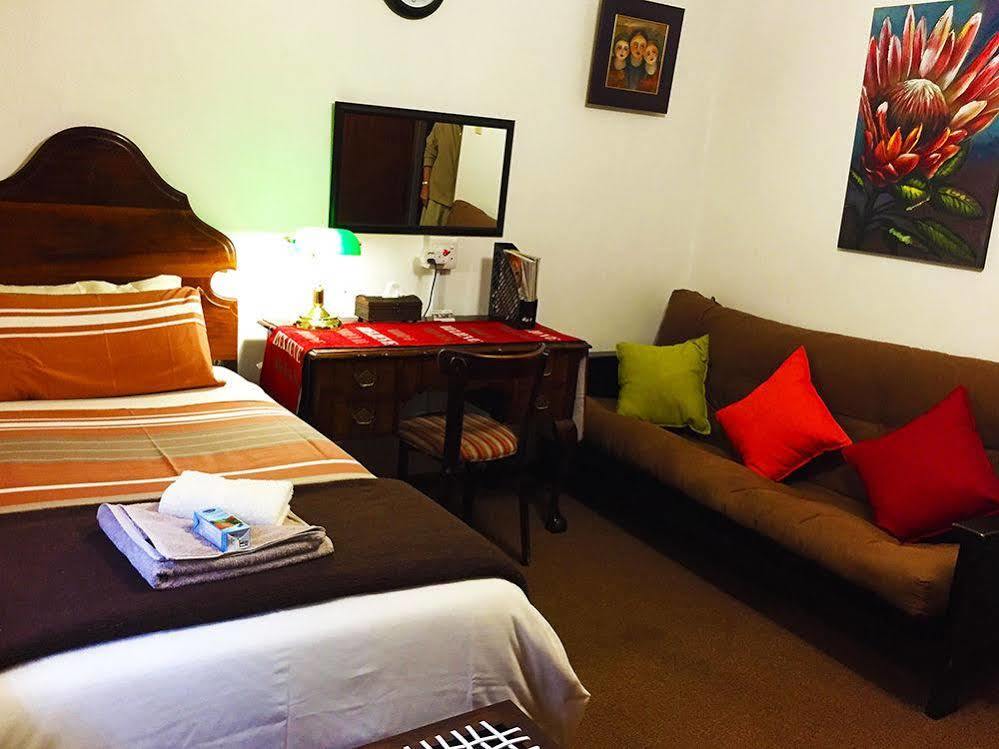 סטלנבוש Magnolia Place Guest Houses מראה חיצוני תמונה